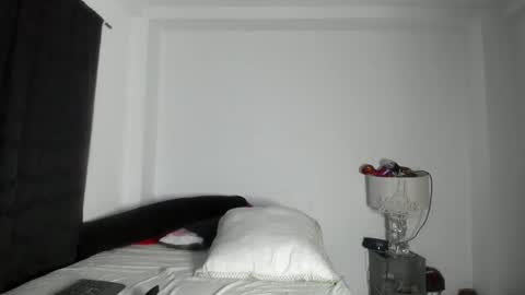 pikoro_gomez online show from April 29, 2026, 1:43 am