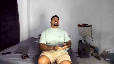Snapshot of pikoro_gomez chatting on July 30, 2026, 12:42 am pikoro_gomez online show from July 30, 2026, 12:42 am