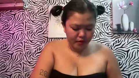 Hot Feb online show from December 2, 2025, 1:33 am