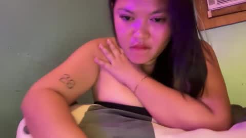 Hot Feb online show from December 4, 2025, 8:28 pm