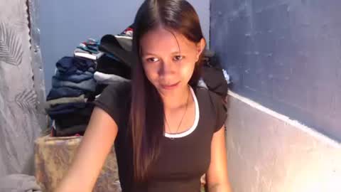 Snapshot of pinay_rhiyannah chatting on April 16, 2026, 5:08 am pinay_rhiyannah online show from April 16, 2026, 5:08 am
