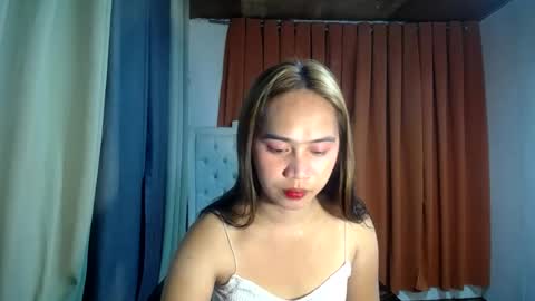 pinay_yahsy online show from June 18, 2026, 1:37 pm