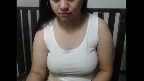 Snapshot of pinayhotcumbb chatting on February 11, 2026, 3:22 am mhae-mhae online show from February 11, 2026, 3:22 am