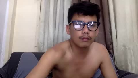 pingkoy0517 online show from May 6, 2026, 11:48 am