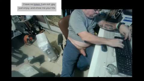 Snapshot of pini_z chatting on December 19, 2024, 7:29 pm pini_z online show from December 19, 2024, 7:29 pm