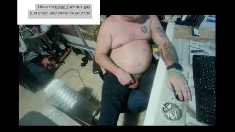 Snapshot of pini_z chatting on December 21, 2024, 9:47 pm pini_z online show from December 21, 2024, 9:47 pm