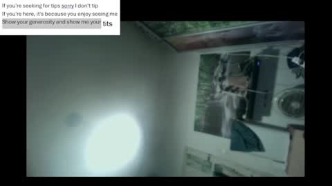 Snapshot of pini_z chatting on January 6, 2025, 4:55 pm pini_z online show from January 6, 2025, 4:55 pm