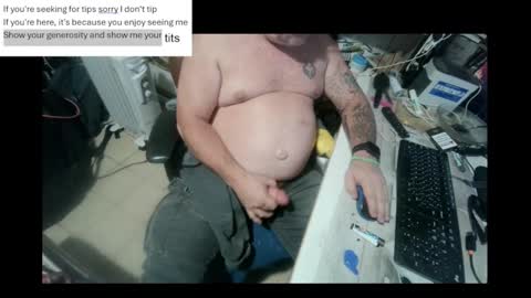 Snapshot of pini_z chatting on January 7, 2025, 6:24 pm pini_z online show from January 7, 2025, 6:24 pm