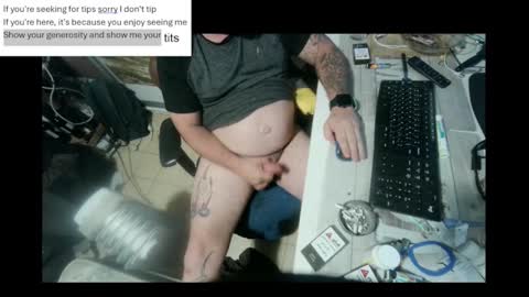 Snapshot of pini_z chatting on January 12, 2025, 1:00 am pini_z online show from January 12, 2025, 1:00 am