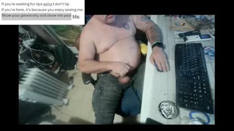 Snapshot of pini_z chatting on January 14, 2025, 5:23 pm pini_z online show from January 14, 2025, 5:23 pm