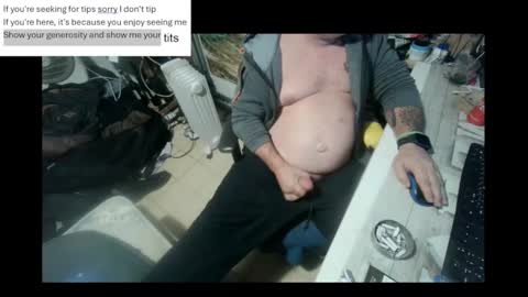 Snapshot of pini_z chatting on January 15, 2025, 5:37 pm pini_z online show from January 15, 2025, 5:37 pm