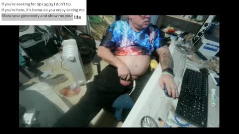 Snapshot of pini_z chatting on January 17, 2025, 10:56 pm pini_z online show from January 17, 2025, 10:56 pm