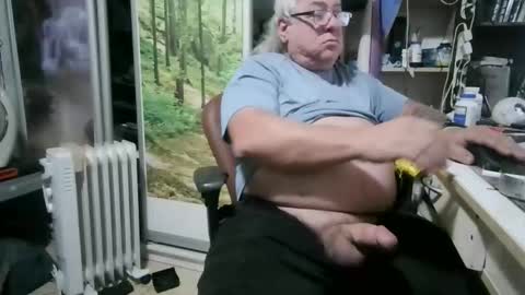 Snapshot of pini_z chatting on February 27, 2026, 2:39 pm pini_z online show from February 27, 2026, 2:39 pm