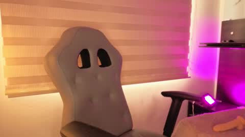 pink_as online show from October 15, 2025, 2:06 pm