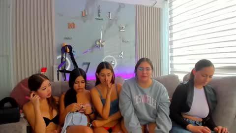 pink_as online show from February 5, 2026, 1:38 pm