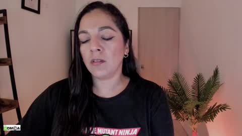 Snapshot of pink_kitten_ chatting on May 31, 2026, 7:59 pm Eli online show from May 31, 2026, 7:59 pm