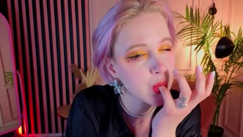 Luna online show from November 22, 2025, 6:12 am