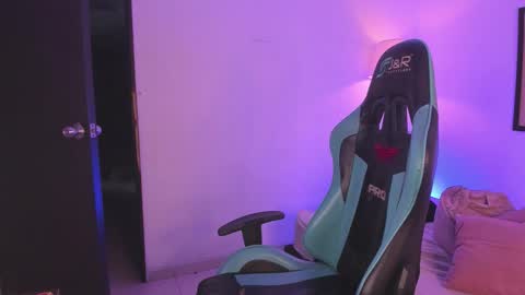 KELLY  online show from September 27, 2025, 11:54 pm