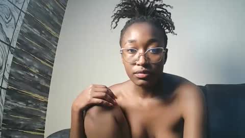 PinkyAura online show from February 13, 2026, 9:22 pm