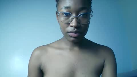 PinkyAura online show from April 1, 2026, 5:41 am