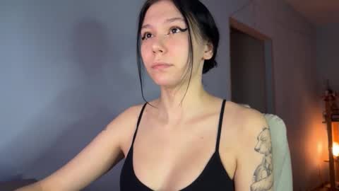 pinkdollylovv online show from December 21, 2025, 8:38 pm