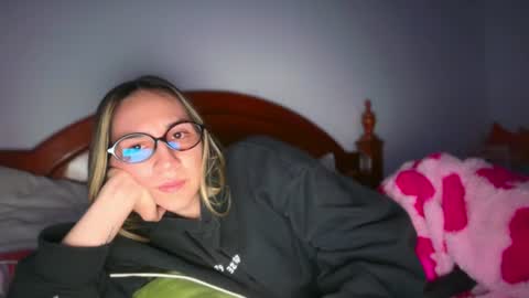 Pinkilola online show from June 16, 2026, 11:18 pm