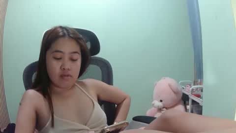Snapshot of pinkish_shine chatting on May 15, 2026, 11:23 pm Hi its me shine online show from May 15, 2026, 11:23 pm