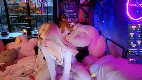 Gwenie online show from November 28, 2025, 7:16 pm