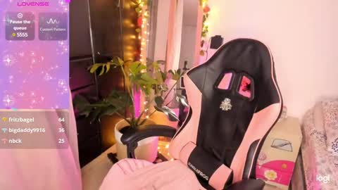 Sarah .. online show from February 1, 2025, 4:56 am