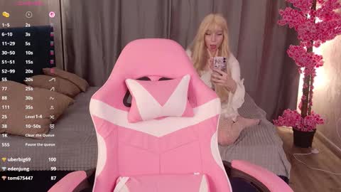 Elis online show from October 3, 2025, 9:23 pm