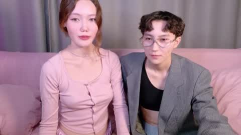Snapshot of pinkylovers chatting on July 18, 2026, 10:02 pm Li long hair and Ru short hair online show from July 18, 2026, 10:02 pm