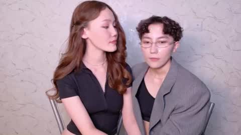 Snapshot of pinkylovers chatting on July 21, 2026, 1:24 pm Li long hair and Ru short hair online show from July 21, 2026, 1:24 pm
