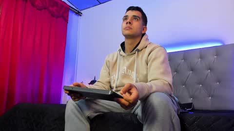 Snapshot of pipe_320 chatting on February 17, 2025, 4:42 am pipe_320 online show from February 17, 2025, 4:42 am