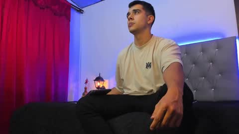 Snapshot of pipe_320 chatting on February 19, 2025, 2:33 am pipe_320 online show from February 19, 2025, 2:33 am