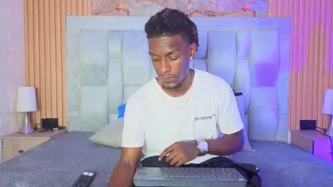 pipedark_ online show from September 29, 2025, 4:17 am