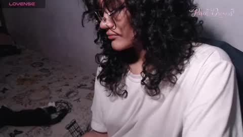 Snapshot of piscis_dreams chatting on July 17, 2026, 1:51 pm PiscisDreams online show from July 17, 2026, 1:51 pm
