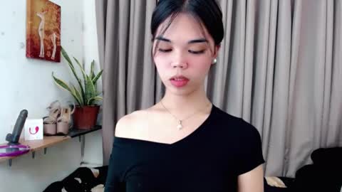 Snapshot of pitchy_pitch chatting on March 19, 2026, 6:01 pm The Girl Named Eyve online show from March 19, 2026, 6:01 pm
