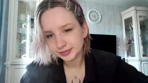 Caroline online show from April 11, 2026, 4:28 am
