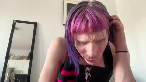 pixie_praxis online show from December 26, 2024, 4:36 pm