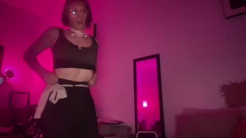 pixie_praxis online show from February 5, 2025, 8:11 am