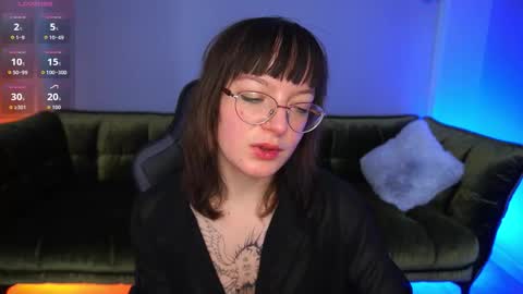 pixiepeachh online show from October 14, 2025, 1:23 pm