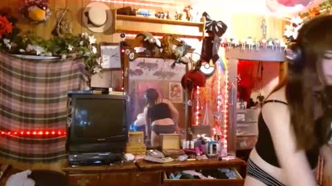 Izzy online show from December 3, 2024, 7:11 pm