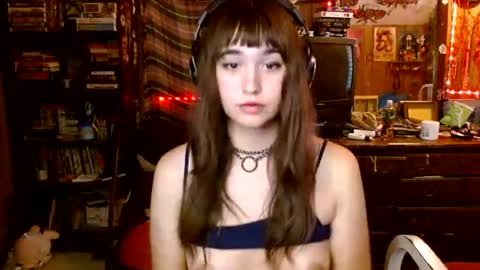 Izzy online show from September 15, 2025, 8:09 pm