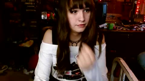 Izzy online show from November 11, 2025, 6:19 pm