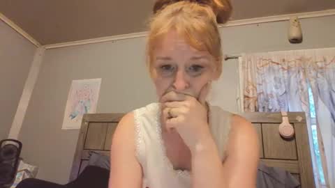 Snapshot of pizzedwife chatting on June 9, 2026, 1:28 am pizzedwife online show from June 9, 2026, 1:28 am