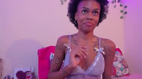 Snapshot of planetfantasy1 chatting on October 19, 2025, 12:06 pm Venus Vee Cutie online show from October 19, 2025, 12:06 pm