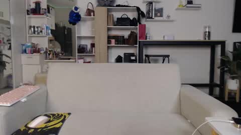 plasticgirll online show from February 14, 2025, 5:25 pm