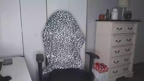 platinum_princess_nicole online show from December 15, 2025, 1:43 am