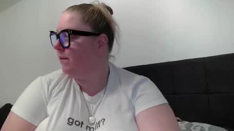 Snapshot of platinumpuzzy chatting on February 4, 2026, 12:38 am Platinum Puzzy online show from February 4, 2026, 12:38 am