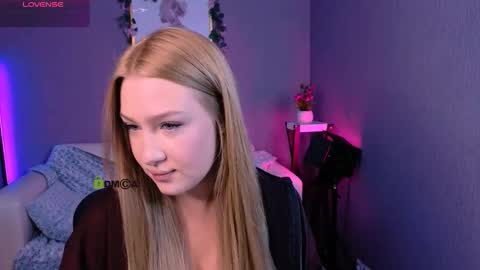 Sophie online show from October 17, 2025, 7:27 pm